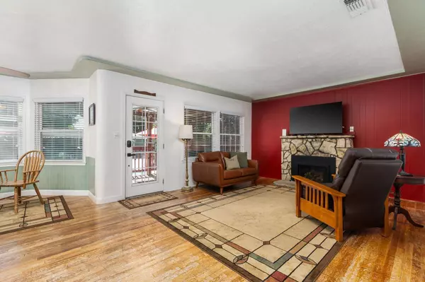 2834 N Thorne AVE, Fresno, CA 93704