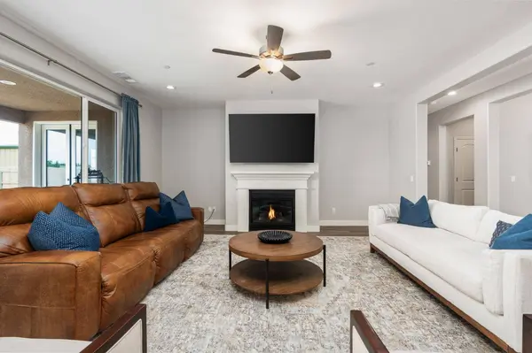 3428 N Crenshaw, Visalia, CA 93291