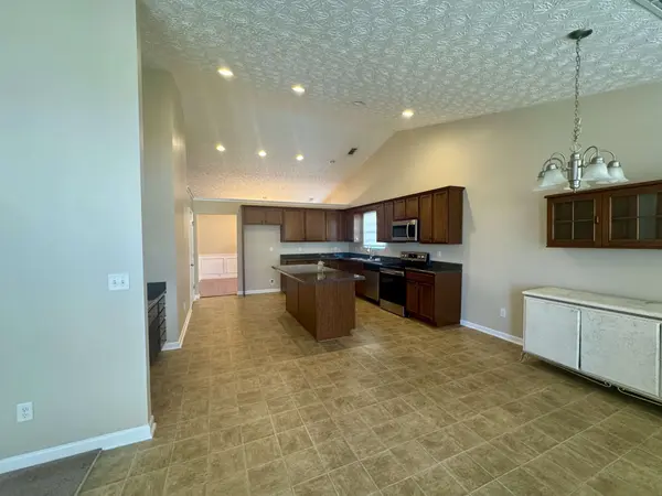 6 Springwood Ct, Phenix City, AL 36870-4798
