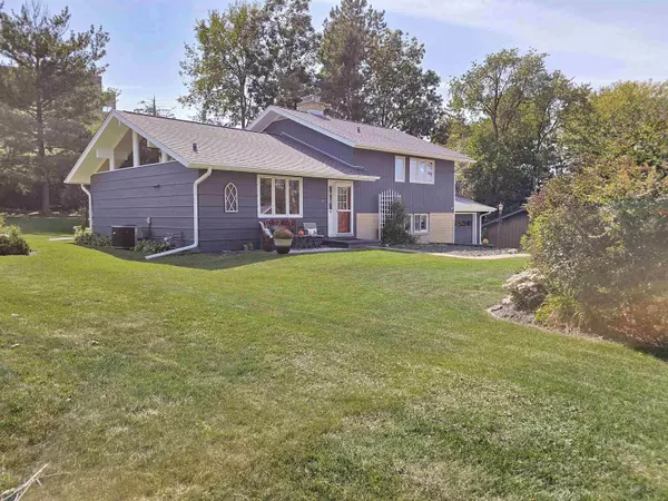 65 Preston Drive, Platteville, WI 53818