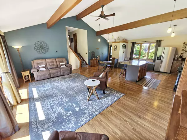 65 Preston Dr, Platteville, WI 53818-3018