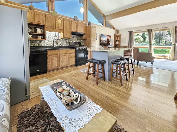 65 Preston Dr, Platteville, WI 53818-3018