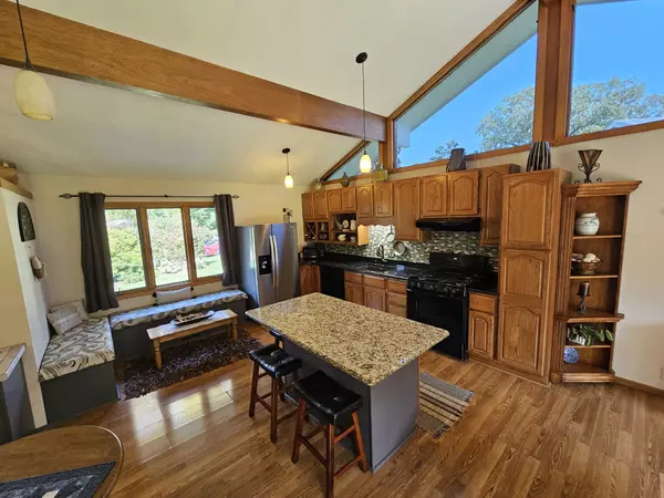 65 Preston Dr, Platteville, WI 53818-3018