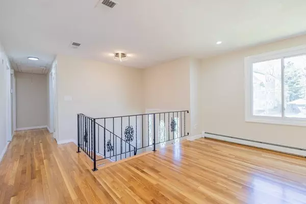 15 Ellis St, Brockton, MA 02301