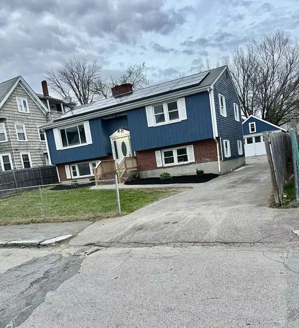 15 Ellis St, Brockton, MA 02301