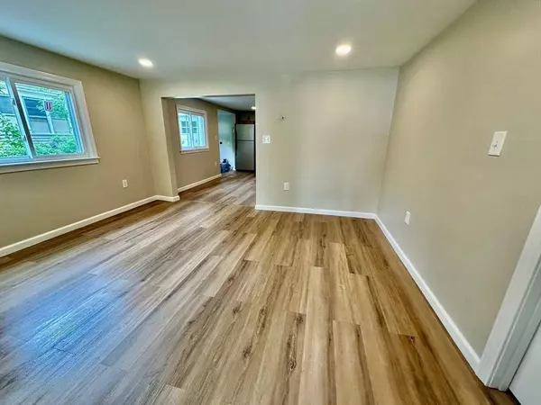 12 English Rd, Holbrook, MA 02343