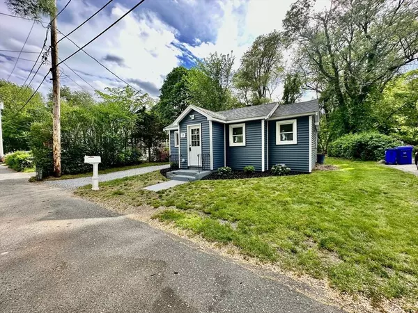 12 English Rd, Holbrook, MA 02343