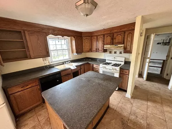 17 Gable Ln, Plymouth, MA 02360