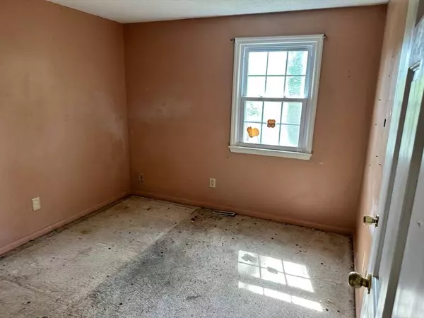 17 Gable Ln, Plymouth, MA 02360