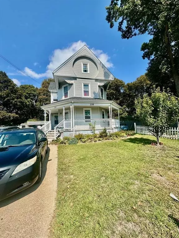 235 Oak St, Brockton, MA 02301