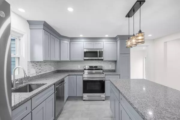 25 Lakeview St, Blackstone, MA 01504