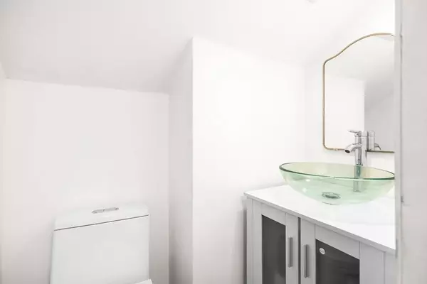 25 Lakeview St, Blackstone, MA 01504