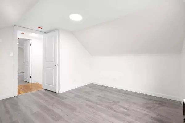 25 Lakeview St, Blackstone, MA 01504