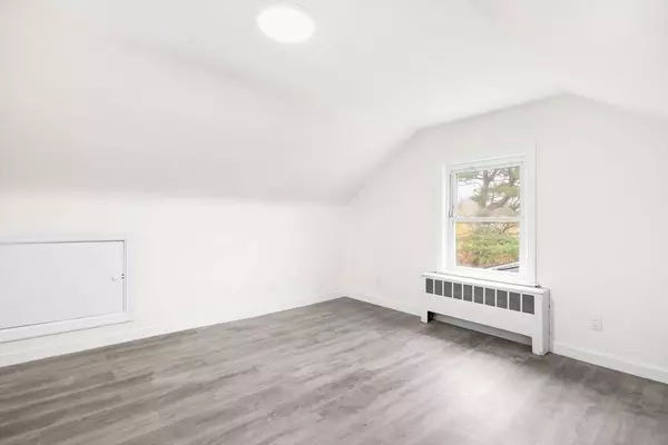 25 Lakeview St, Blackstone, MA 01504