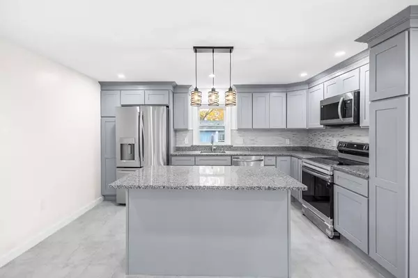 25 Lakeview St, Blackstone, MA 01504