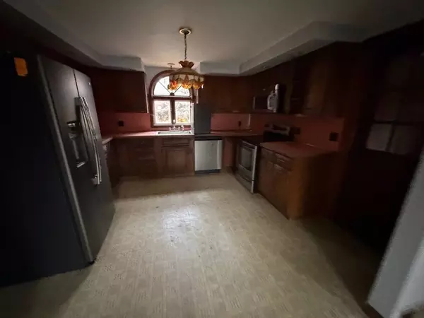 66 Belmont St, Whitman, MA 02382