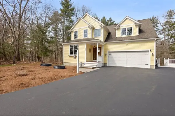 33 Glebe St, Taunton, MA 02780