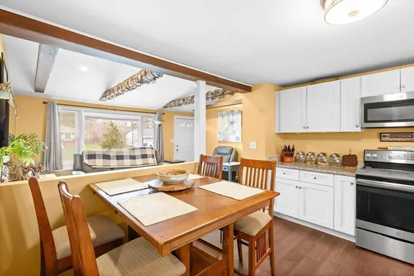201 Caroline Dr, Bellingham, MA 02019