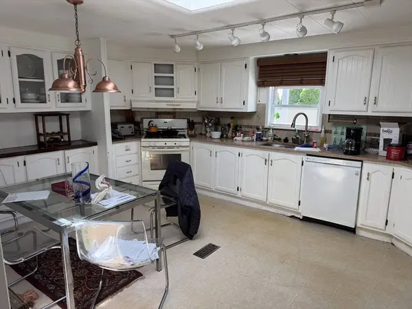 16 Liberty St, West Bridgewater, MA 02379