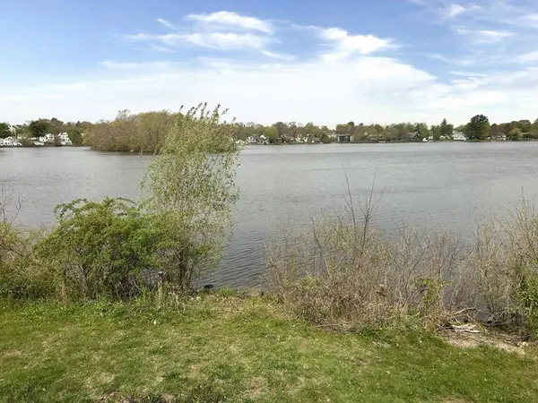 100 Westminster Rd, Weymouth, MA 02189