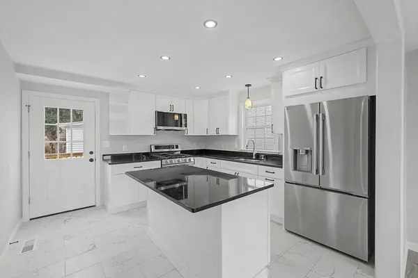 298 King St, Fall River, MA 02724