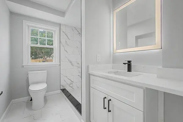 298 King St, Fall River, MA 02724