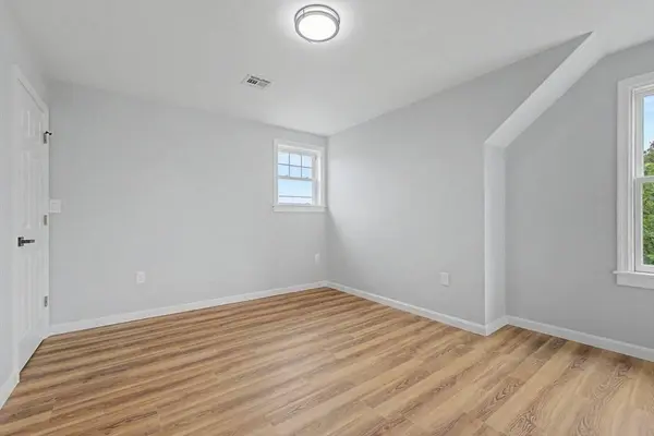 298 King St, Fall River, MA 02724