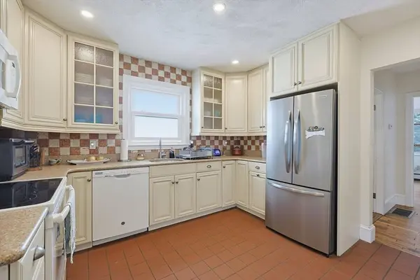 68 Lancaster Ave, Revere, MA 02151