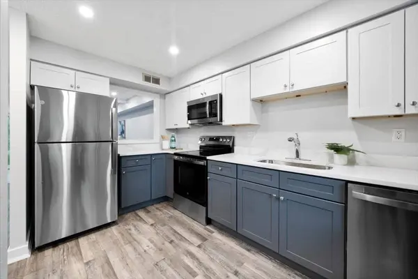 3 Beals Cove Rd #E, Hingham, MA 02043