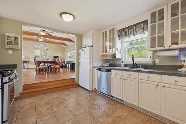 31 Kalmia Rd, Holbrook, MA 02343