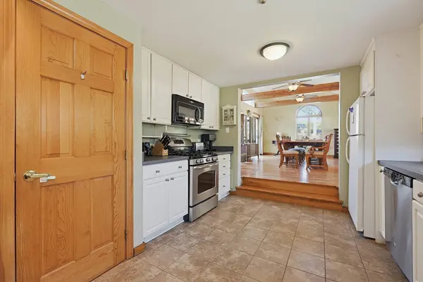 31 Kalmia Rd, Holbrook, MA 02343