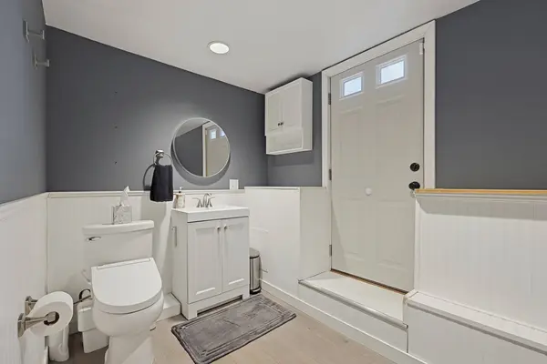 31 Kalmia Rd, Holbrook, MA 02343