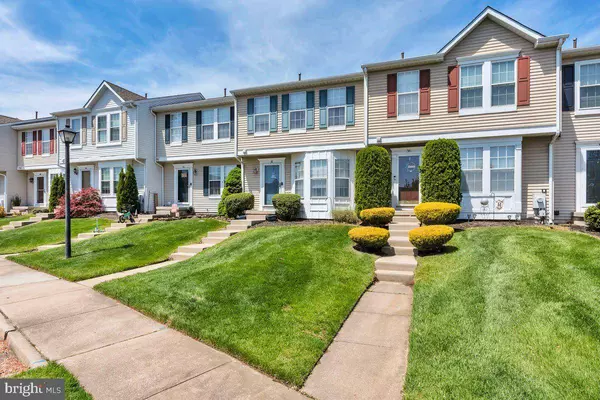 38 PEBBLE LN, Blackwood, NJ 08012