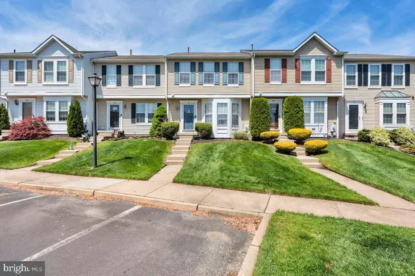 38 PEBBLE LN, Blackwood, NJ 08012