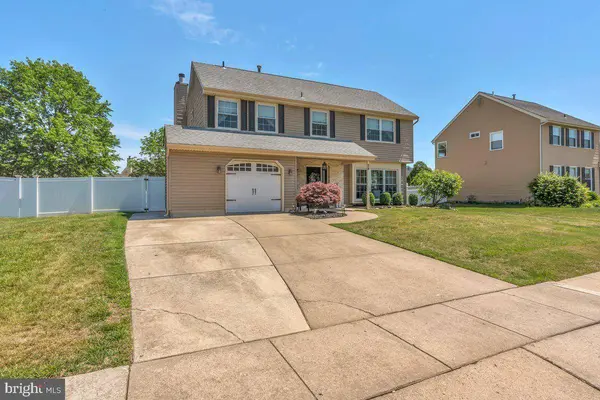 24 LONGWOOD DR, Sicklerville, NJ 08081