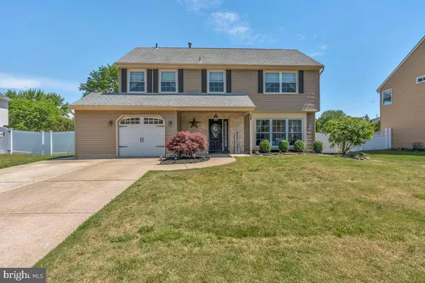 24 LONGWOOD DR, Sicklerville, NJ 08081