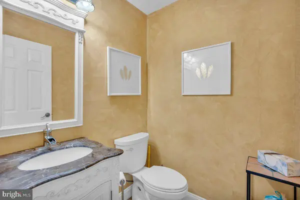 24 LONGWOOD DR, Sicklerville, NJ 08081