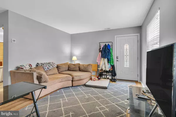 6 HAMAL CT, Turnersville, NJ 08012