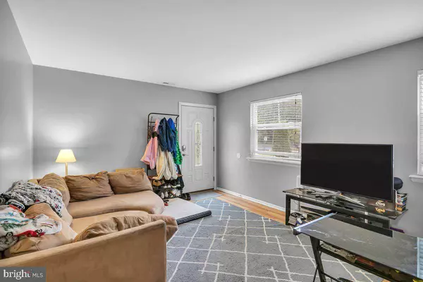 6 HAMAL CT, Turnersville, NJ 08012