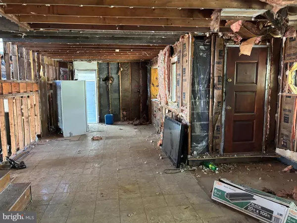 64 EVERGREEN AVE, Blackwood, NJ 08012