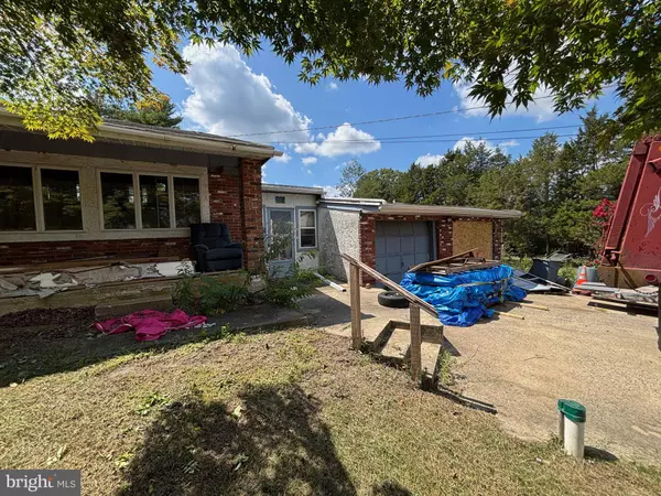 64 EVERGREEN AVE, Blackwood, NJ 08012