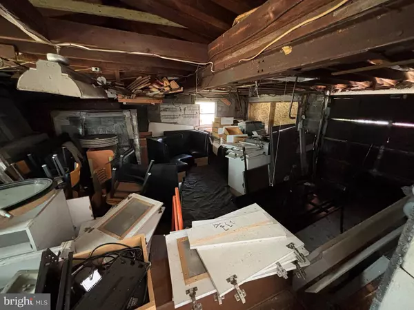 64 EVERGREEN AVE, Blackwood, NJ 08012