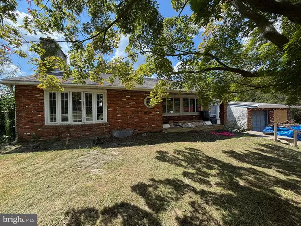 64 EVERGREEN AVE, Blackwood, NJ 08012