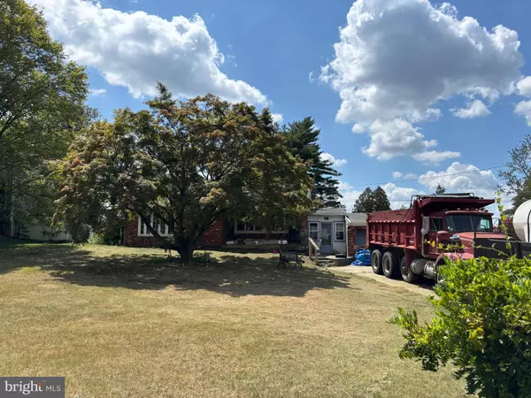 64 EVERGREEN AVE, Blackwood, NJ 08012