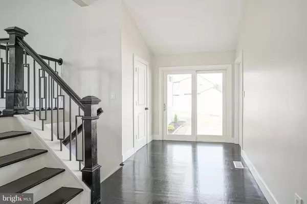 2 SPINNING WHEEL LN, Clementon, NJ 08021