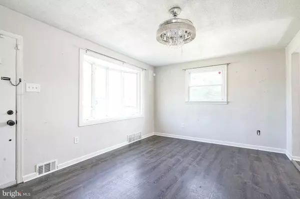 512 E CHURCH ST, Blackwood, NJ 08012