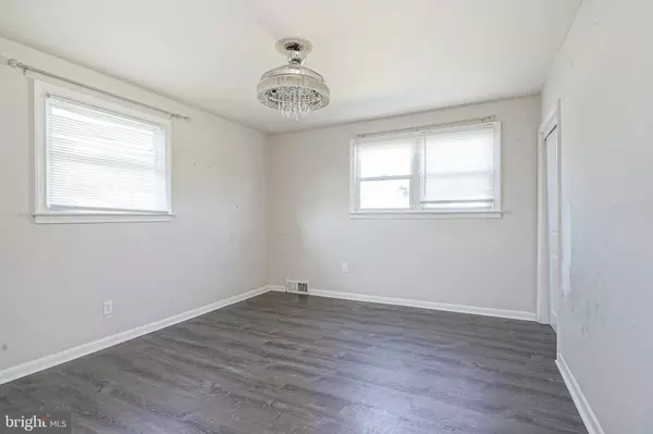 512 E CHURCH ST, Blackwood, NJ 08012