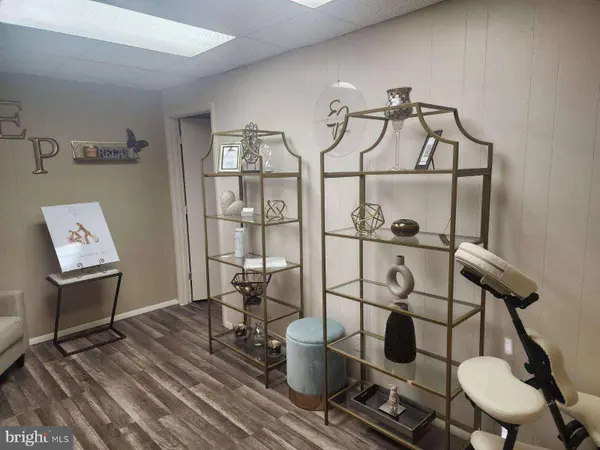 100 N BLACK HORSE PIKE, Glendora, NJ 08029