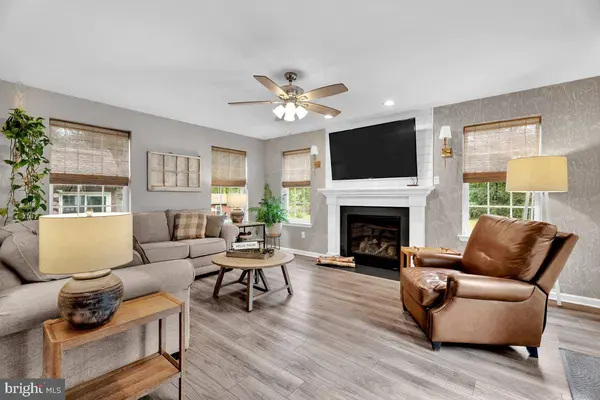 107 WOOLMANS LN, Mount Laurel, NJ 08054