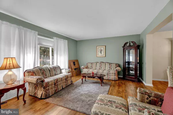 2 HARWOOD DR, Voorhees, NJ 08043